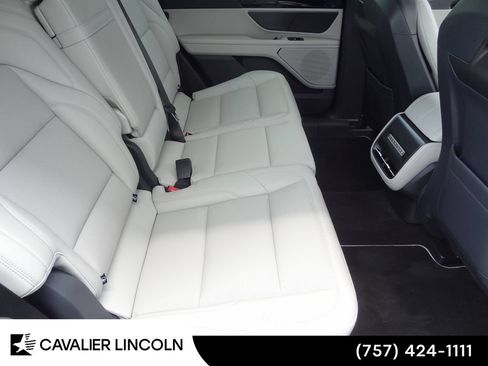 Used 2026 Lincoln Nautilus Premier AWD/4WD image 11