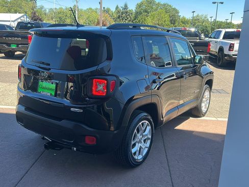 Used 2015 Jeep Renegade Latitude AWD/4WD image 4