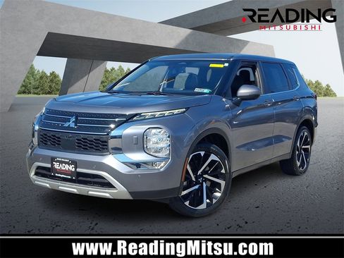 Used 2024 Mitsubishi Outlander SE image 1