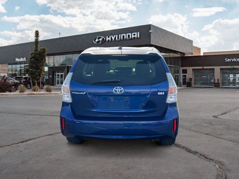 Used 2014 Toyota Prius V Five image 4