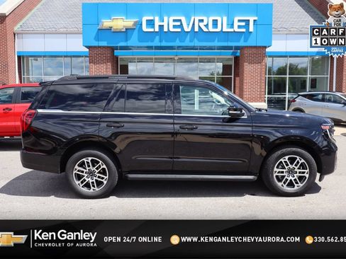 Used 2025 Ford Expedition Active AWD/4WD image 1