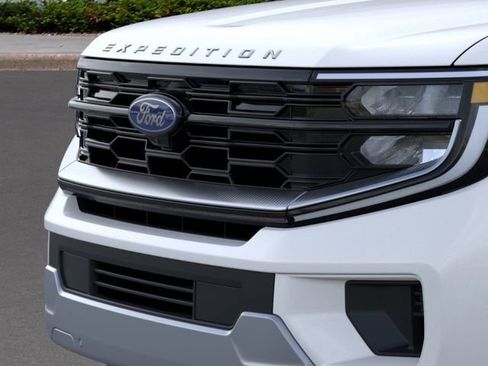 New 2025 Ford Expedition Platinum w/ Platinum Ultimate Package AWD/4WD image 17