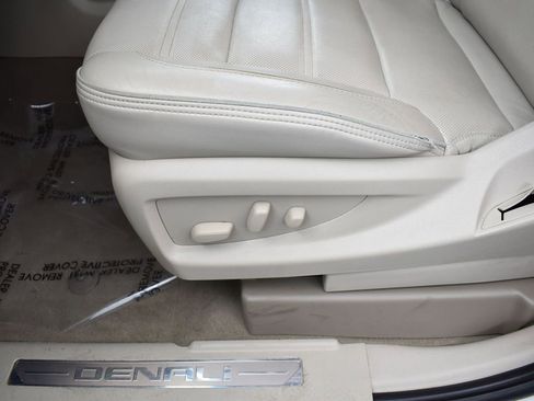 Used 2019 GMC Yukon XL Denali w/ Denali Ultimate Package image 13