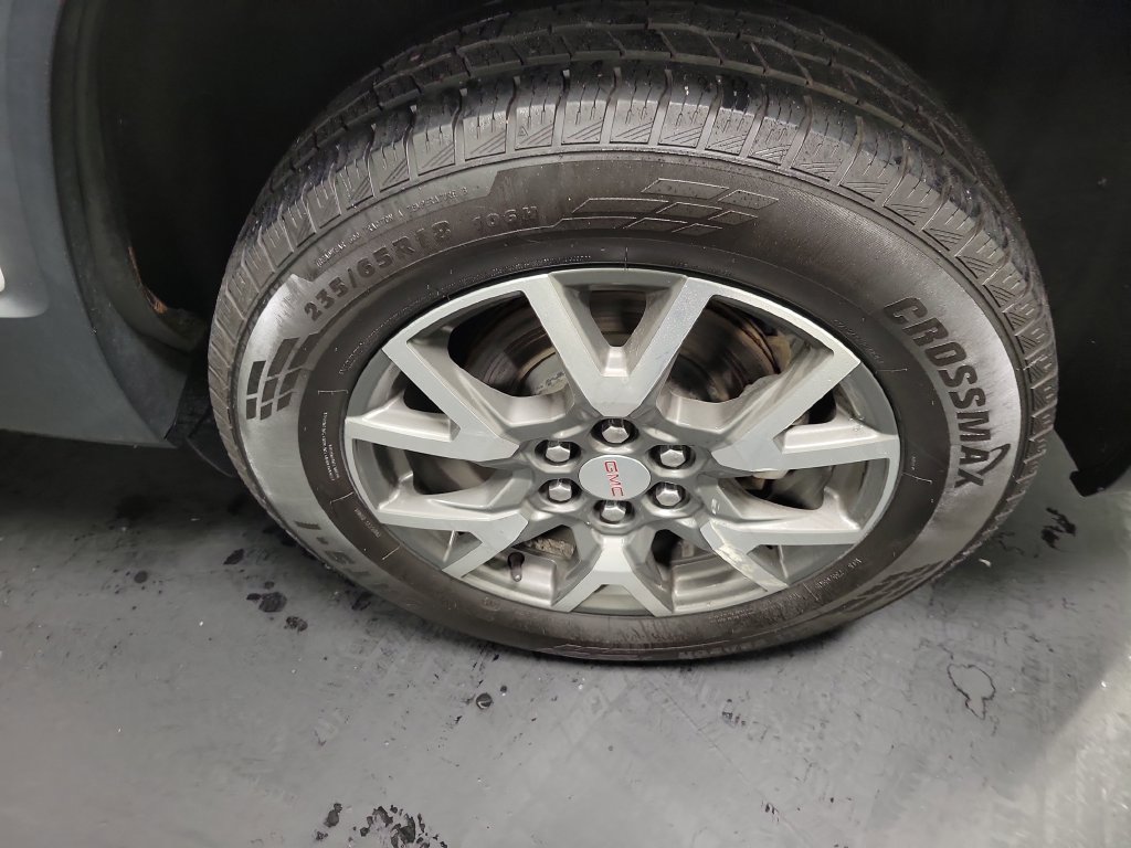 Used 2020 GMC Acadia SLE w/ Driver Convenience Package FWD image 13