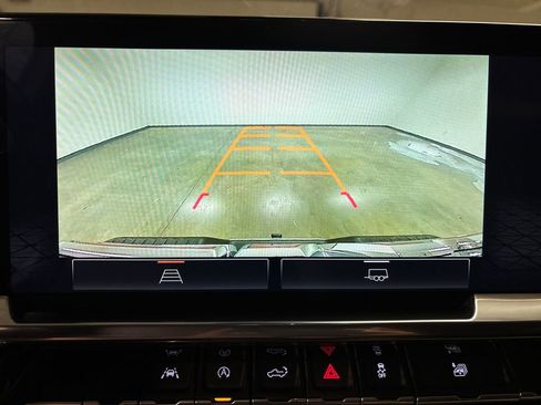 Used 2024 GMC Sierra 1500 SLT w/ SLT Convenience Package image 46