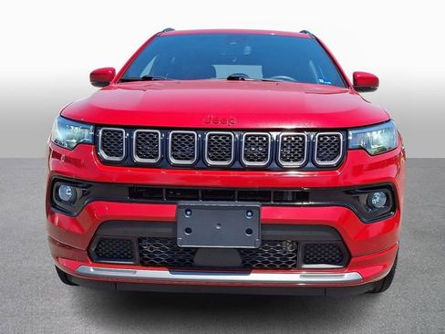Used 2023 Jeep Compass Limited AWD/4WD image 2