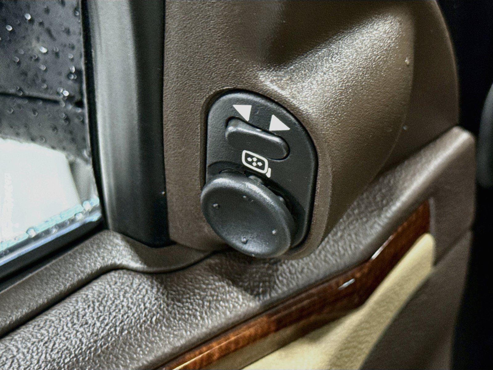 Used 2009 Chevrolet Malibu LTZ FWD image 10