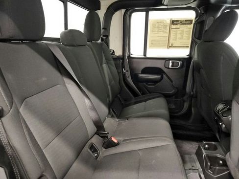 Used 2023 Jeep Gladiator Sport AWD/4WD image 33