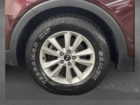 Used 2020 Kia Sorento LX image 12