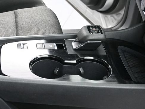 Used 2025 Nissan Rogue SV FWD image 38