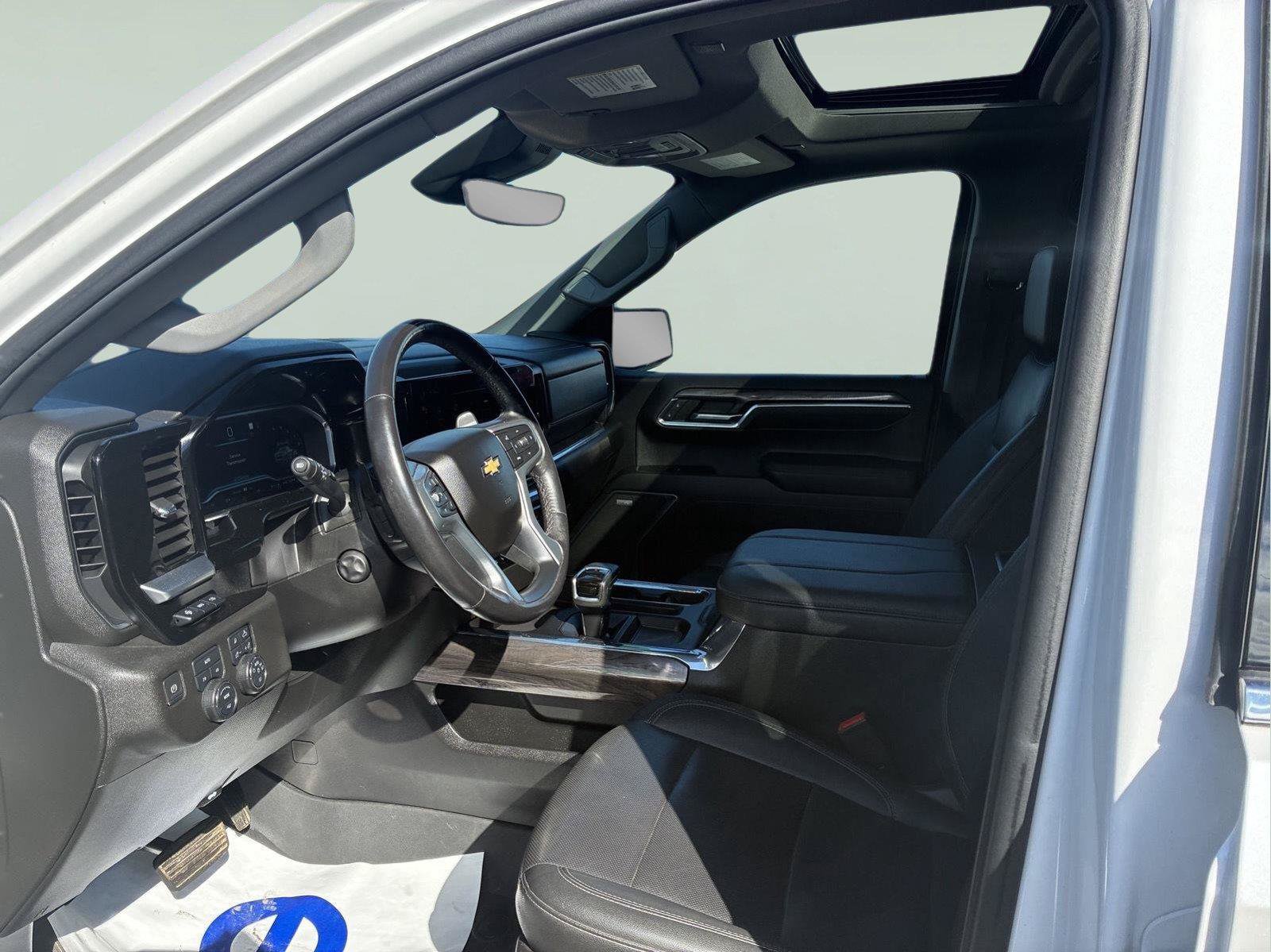 Used 2023 Chevrolet Silverado 1500 LTZ w/ LTZ Premium Package AWD/4WD image 15
