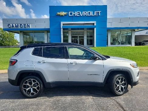 Used 2025 Jeep Compass Limited AWD/4WD image 16