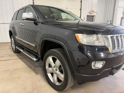 Used 2013 Jeep Grand Cherokee Overland AWD/4WD image 10