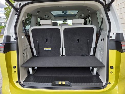 Used 2025 Volkswagen ID. Buzz 1st Edition RWD image 33
