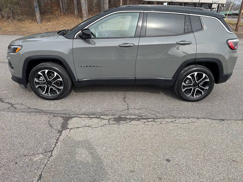 Used 2023 Jeep Compass Limited AWD/4WD image 6