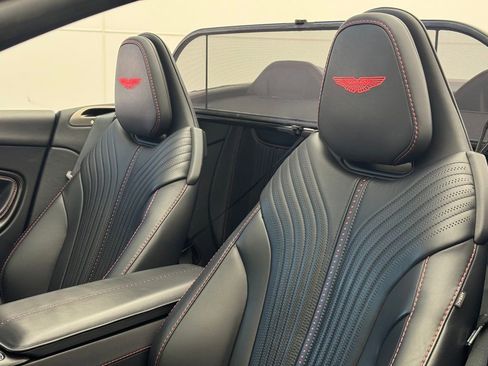 Used 2023 Aston Martin DB11 Volante image 4
