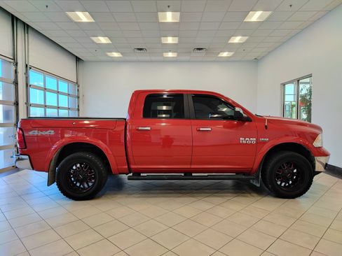 Used 2018 RAM 1500 SLT AWD/4WD image 2