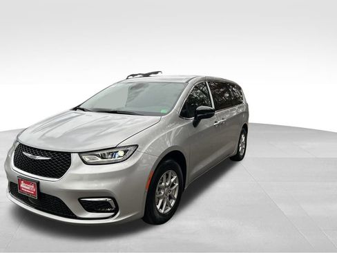 New 2026 Chrysler Pacifica Select FWD image 2