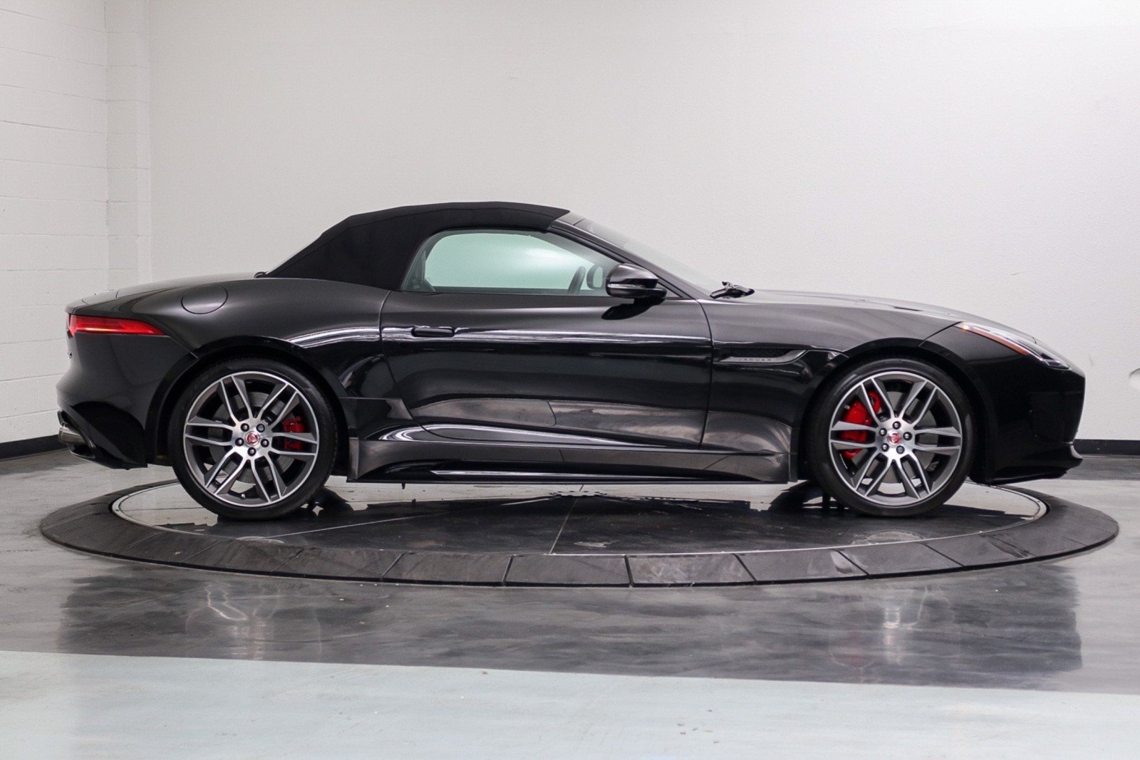Used 2017 Jaguar F-TYPE R AWD/4WD image 6