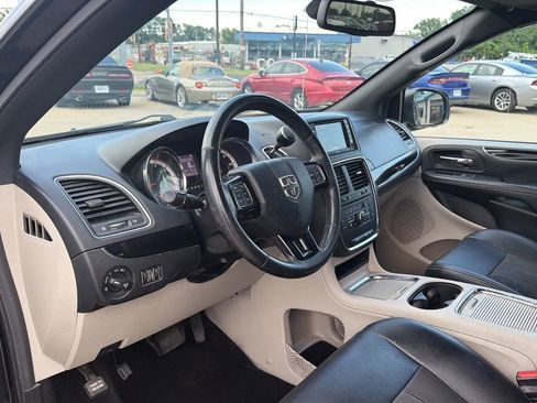 Used 2019 Dodge Grand Caravan SXT w/ Driver Convenience Group FWD image 53