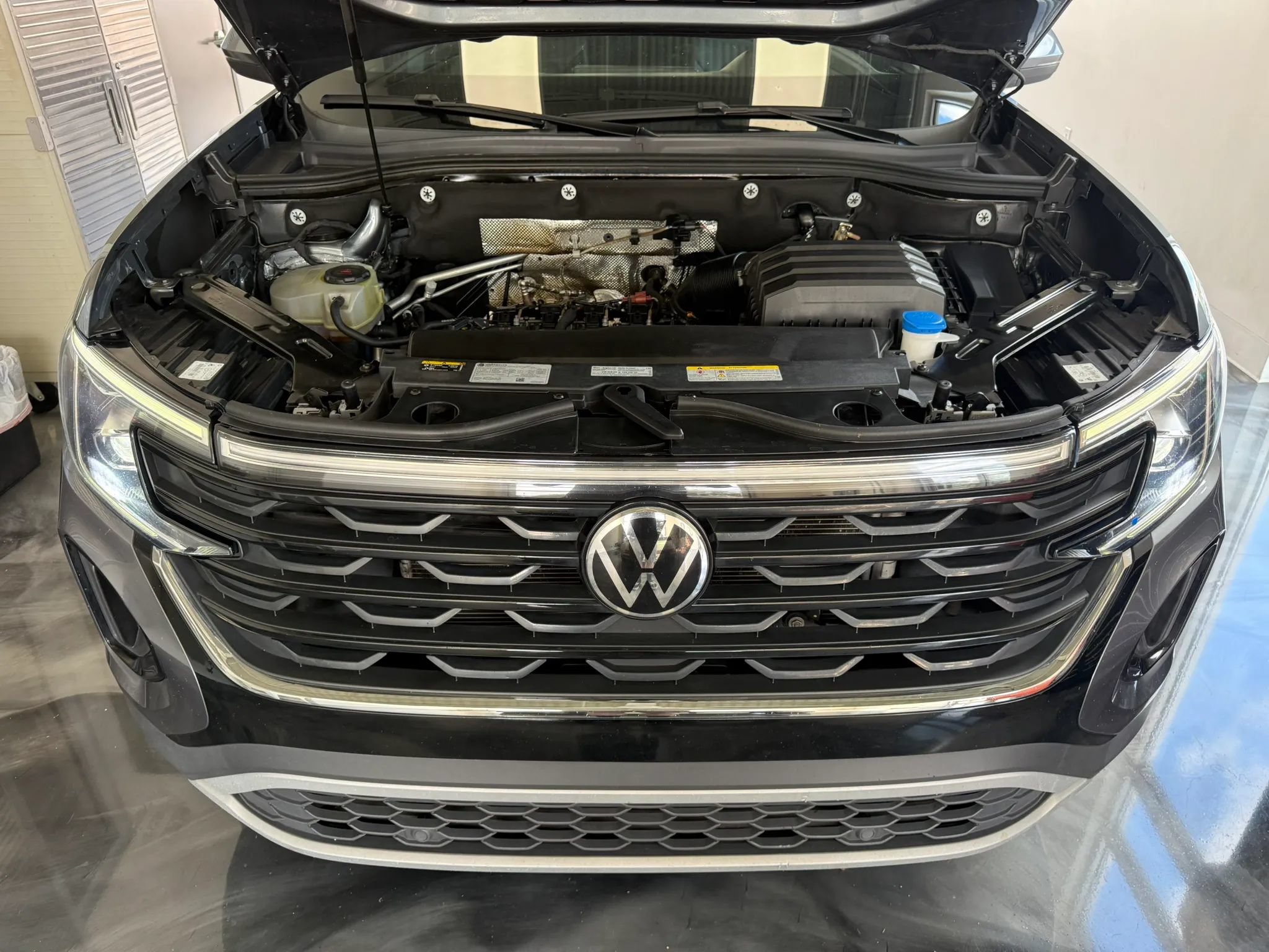 Used 2024 Volkswagen Atlas Cross Sport SE FWD image 33