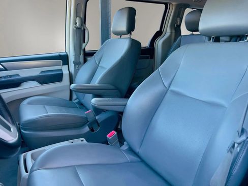 Used 2014 Volkswagen Routan SE FWD image 22