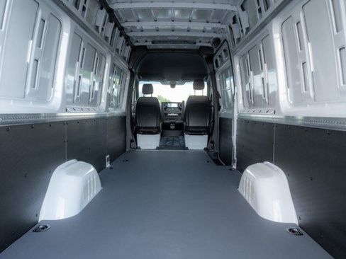 Used 2025 Mercedes-Benz Sprinter 2500 image 11