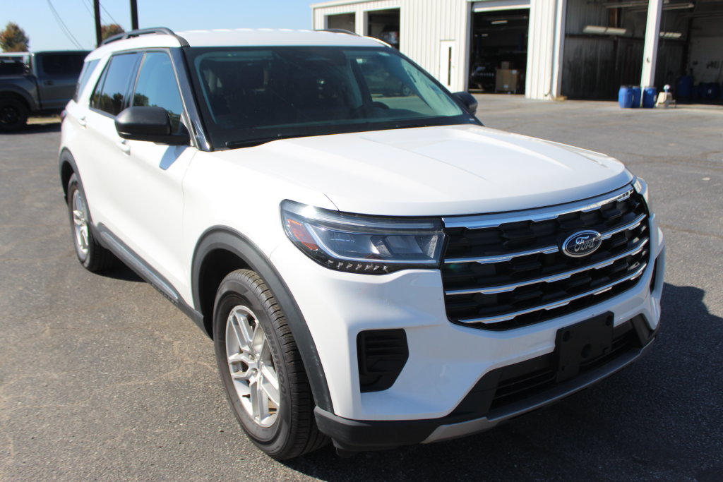 Used 2025 Ford Explorer Active RWD image 8