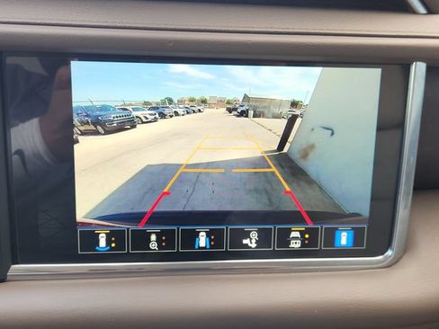 Used 2022 GMC Yukon XL Denali AWD/4WD image 6