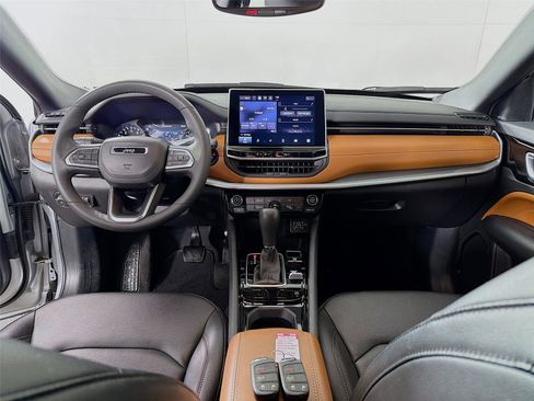 Used 2024 Jeep Compass Limited image 21