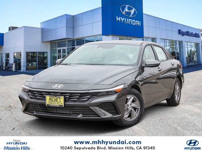 New 2025 Hyundai Elantra SE