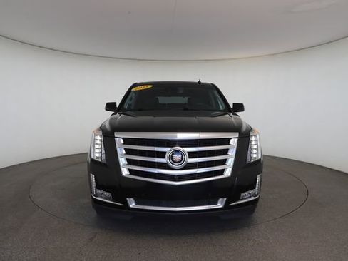 Used 2015 Cadillac Escalade Premium image 31
