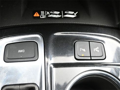 Used 2022 Chevrolet Equinox Premier image 17