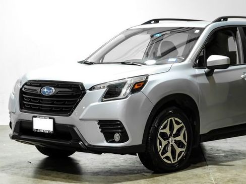 Used 2022 Subaru Forester Premium image 7