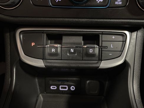 Used 2023 GMC Terrain SLT image 26