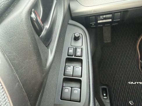 Used 2018 Subaru Outback 2.5i image 17