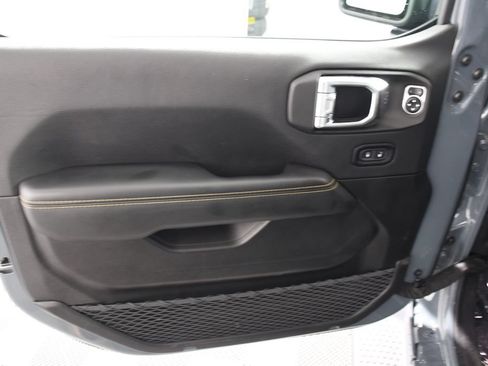 Used 2025 Jeep Wrangler Unlimited Sahara AWD/4WD image 14