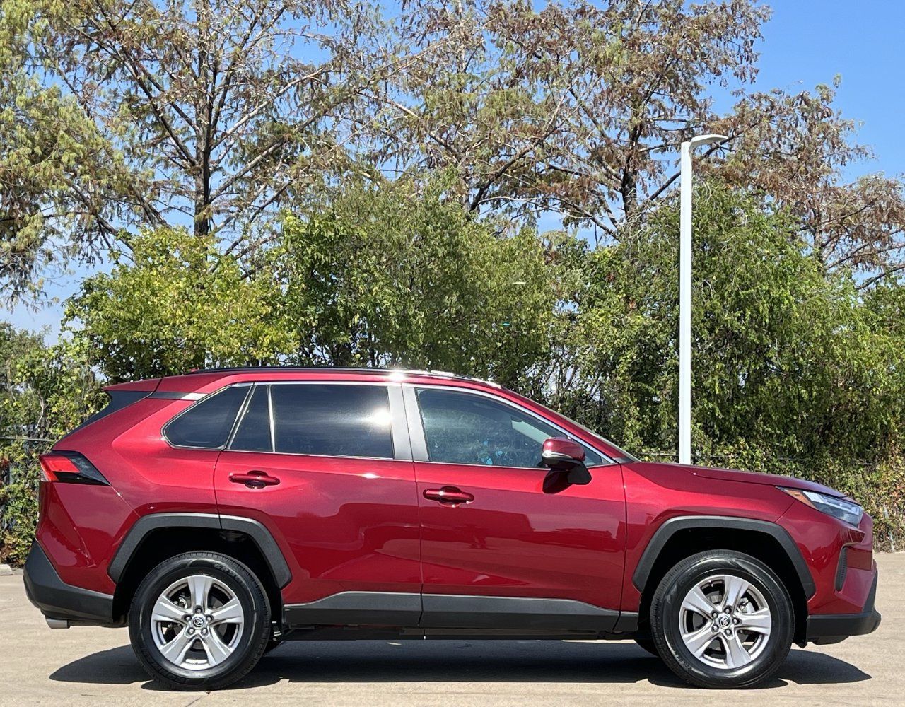 Used 2025 Toyota RAV4 XLE AWD/4WD image 3