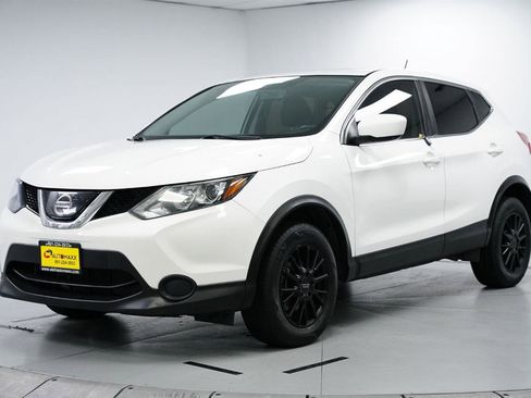 Used 2019 Nissan Rogue Sport S image 3