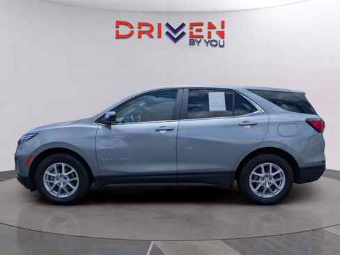 Used 2023 Chevrolet Equinox LT FWD image 2