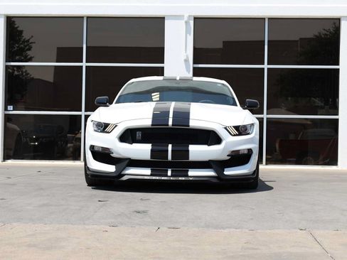 Used 2019 Ford Mustang Shelby GT350 w/ Technology Package RWD image 5
