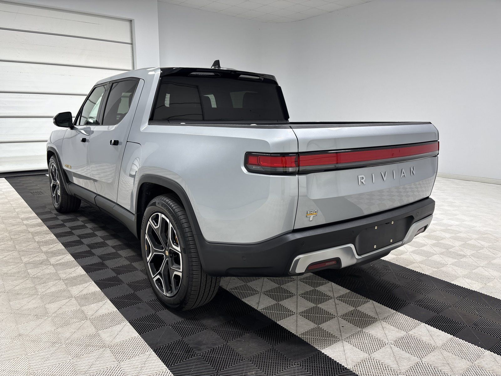 Used 2022 Rivian R1T Launch Edition AWD/4WD image 3