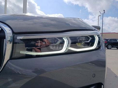 Used 2021 BMW 740i xDrive AWD/4WD image 4