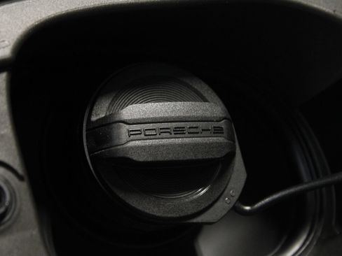 Certified 2026 Porsche Macan AWD/4WD image 24