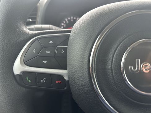 Used 2023 Jeep Renegade Latitude AWD/4WD image 29