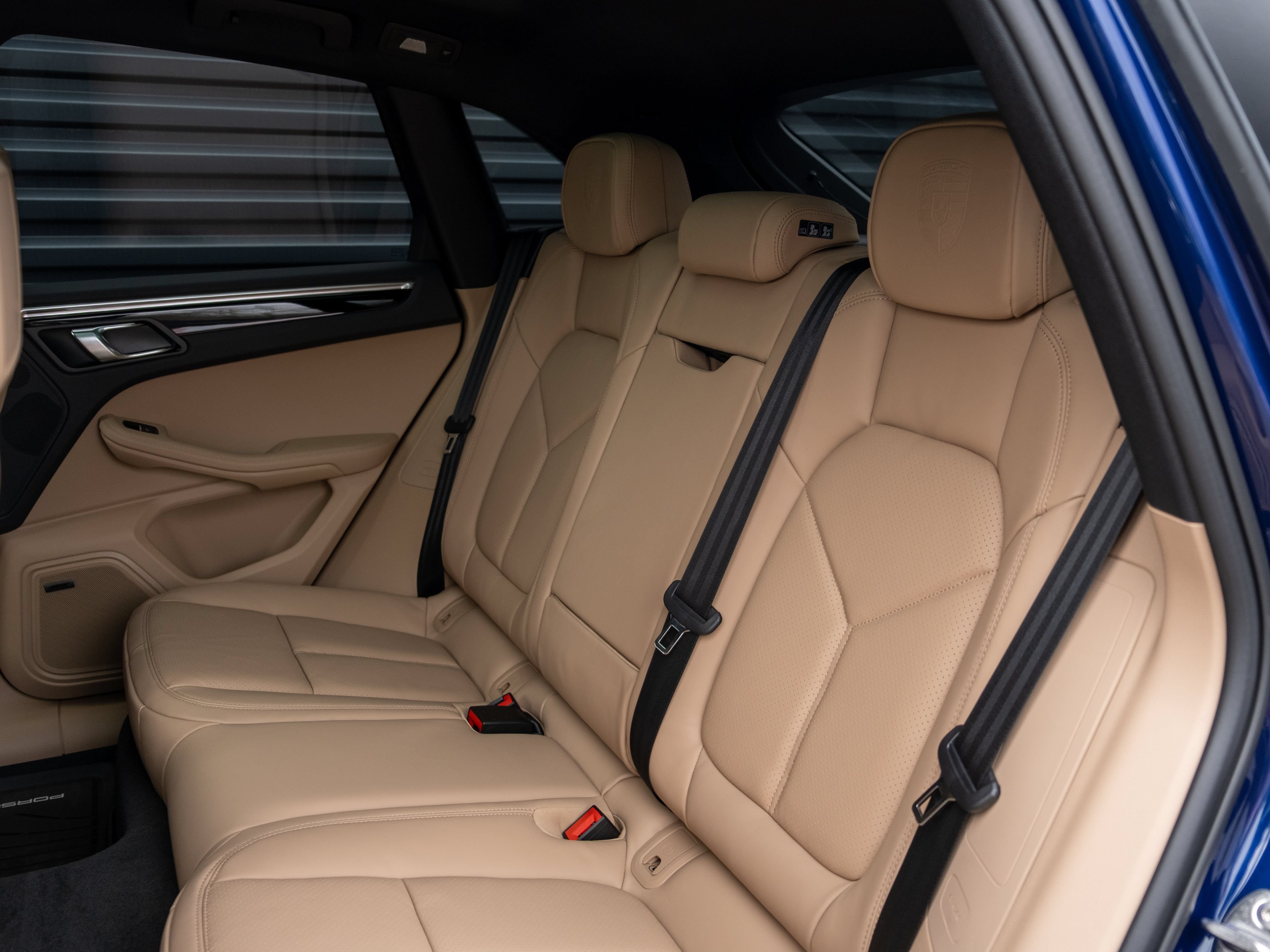 Certified 2026 Porsche Macan AWD/4WD image 37