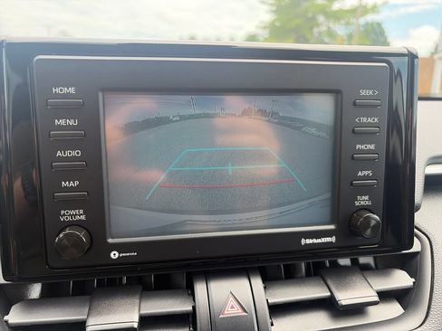 Used 2020 Toyota RAV4 LE FWD image 20
