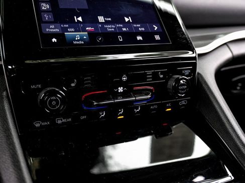 Used 2023 Jeep Grand Cherokee Laredo w/ Luxury Tech Group I image 37