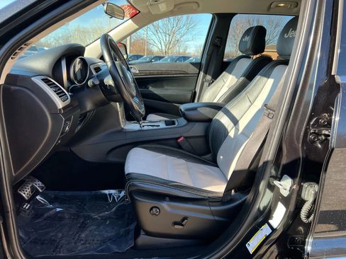 Used 2012 Jeep Grand Cherokee Laredo w/ Laredo E Group image 20