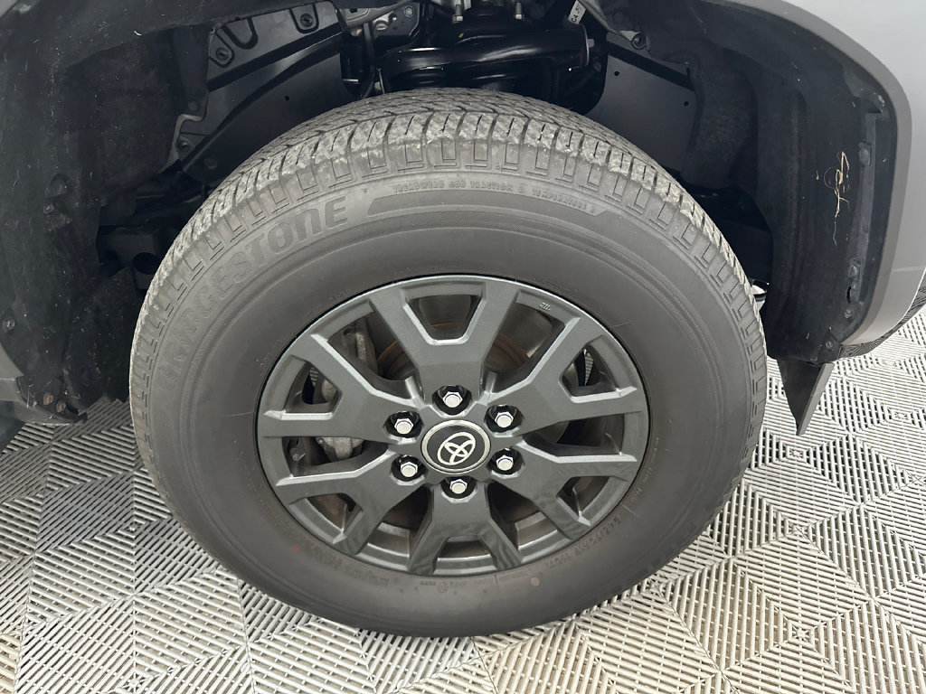 Used 2025 Toyota 4Runner SR5 AWD/4WD image 12